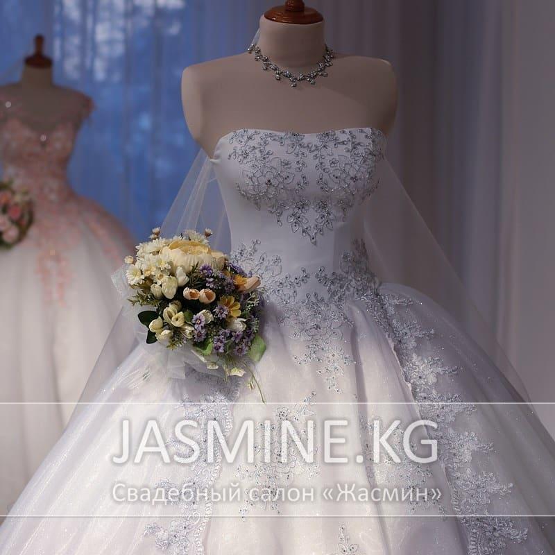 WD-49AL WD-49AL: белое, очень пышное, свадебное платье с серебряными кружевами и напылением