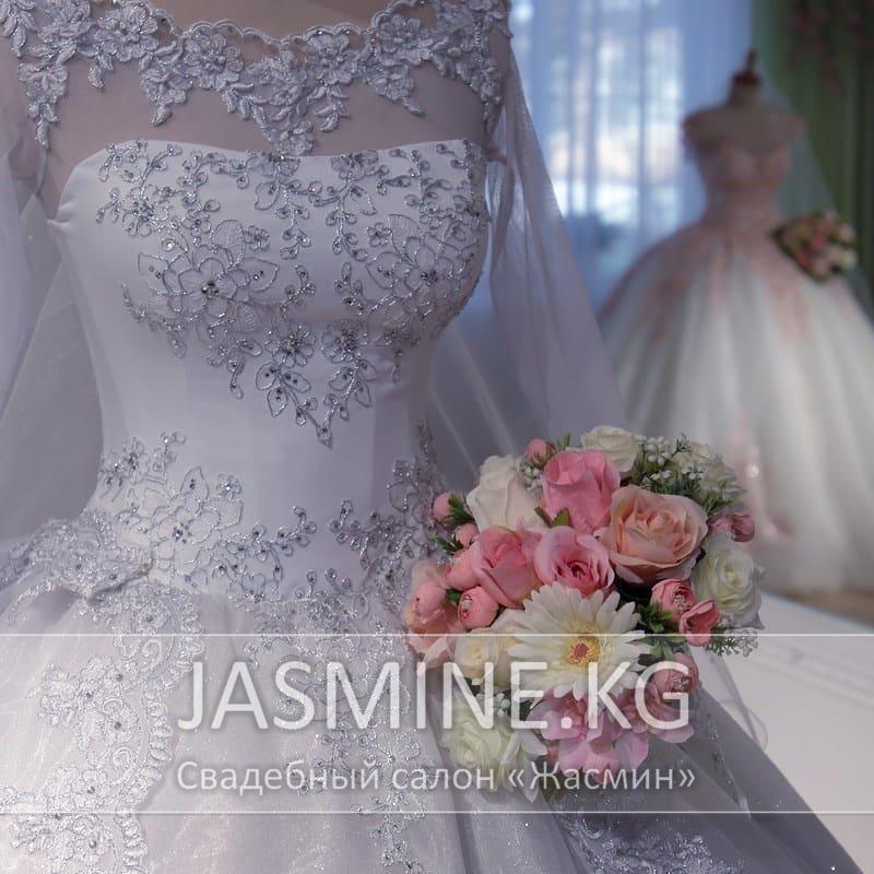 WD-49AL WD-49AL: белое, очень пышное, свадебное платье с серебряными кружевами и напылением