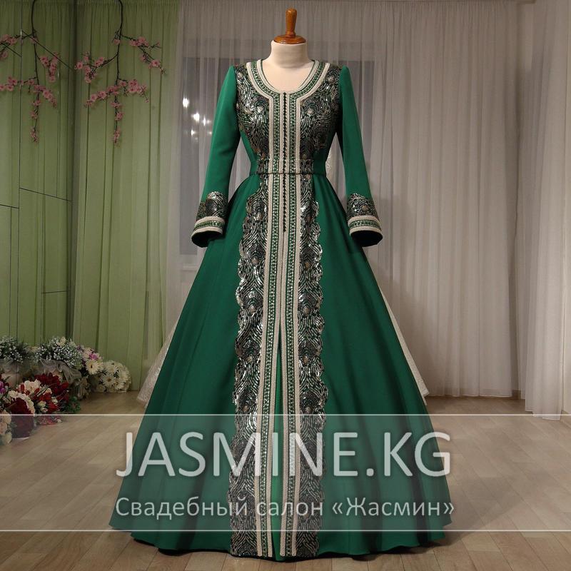 WD-63AL Пышное(не пышное), зелёное, закрытое(с длинным рукавом) свадебное платье в национальном стиле. Подойдёт для кыз узатуу, кына геджеси(kına gecesi), келин сарпо. Платье оформлено кружевом с золотыми пайетками и плетённой тесьмой, имеется отделка горным хрусталём. Плетёный пояс. Платье полностью на подкладе.