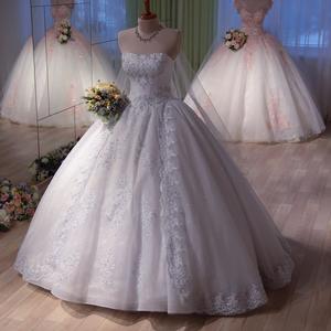 Клик для просмотра WD-49AL: белое, очень пышное, свадебное платье с серебряными кружевами и напылением