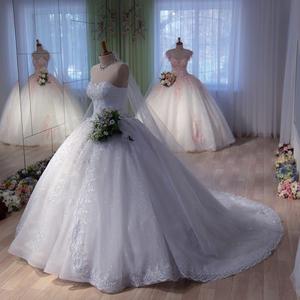 Клик для просмотра WD-49AL: белое, очень пышное, свадебное платье с серебряными кружевами и напылением