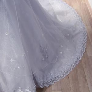 Клик для просмотра WD-49AL: белое, очень пышное, свадебное платье с серебряными кружевами и напылением