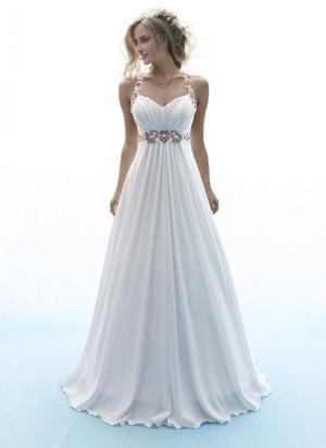 Click to view Белое, свадебное платье, средней пышности(не пышное), в греческом стиле, оформленное драпировкой по корсету и юбке, выполнена ручная вышивка по белому кружеву:красным бисером, жемчугом, рубкой и стразами.