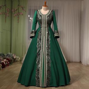 Click to view Пышное(не пышное), зелёное, закрытое(с длинным рукавом) свадебное платье в национальном стиле. Подойдёт для кыз узатуу, кына геджеси(kına gecesi), келин сарпо. Платье оформлено кружевом с золотыми пайетками и плетённой тесьмой, имеется отделка горным хрусталём. Плетёный пояс. Платье полностью на подкладе.